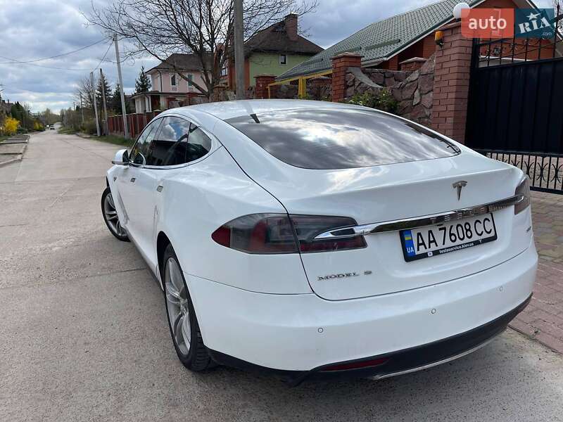 Лифтбек Tesla Model S 2014 в Киеве фото 3 Лифтбек Tesla Model S 2014 в Киеве
