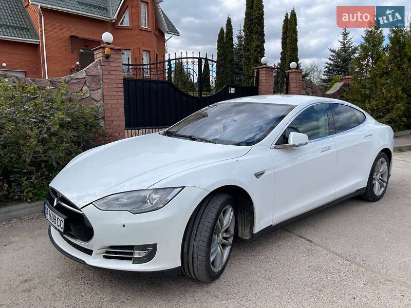 Tesla Model S 2014
