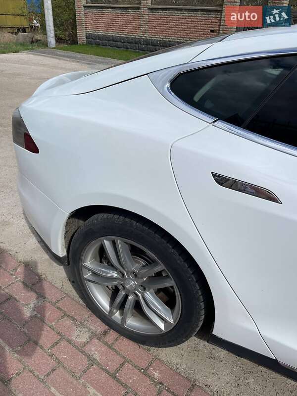 Лифтбек Tesla Model S 2014 в Киеве фото 6 Лифтбек Tesla Model S 2014 в Киеве