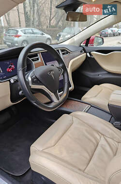 Лифтбек Tesla Model S 2017 в Львове