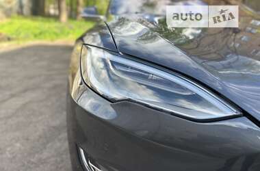 Ліфтбек Tesla Model S 2018 в Кривому Розі