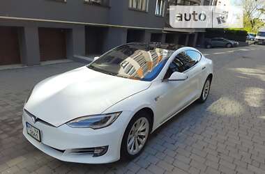 Лифтбек Tesla Model S 2016 в Ивано-Франковске