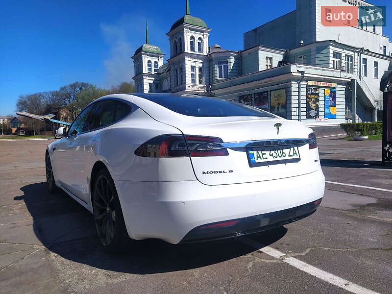 Ліфтбек Tesla Model S 2017 в Кам'янському
