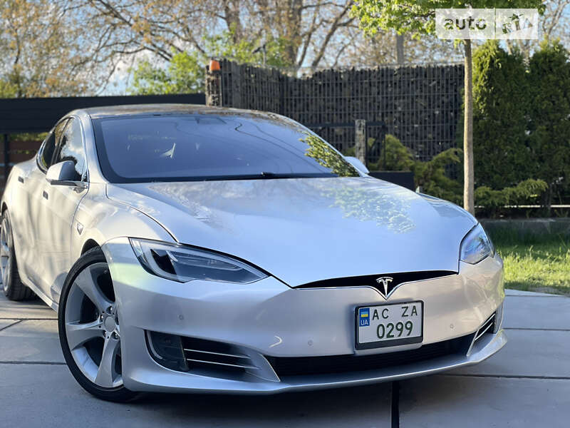 Лифтбек Tesla Model S 2018 в Луцке