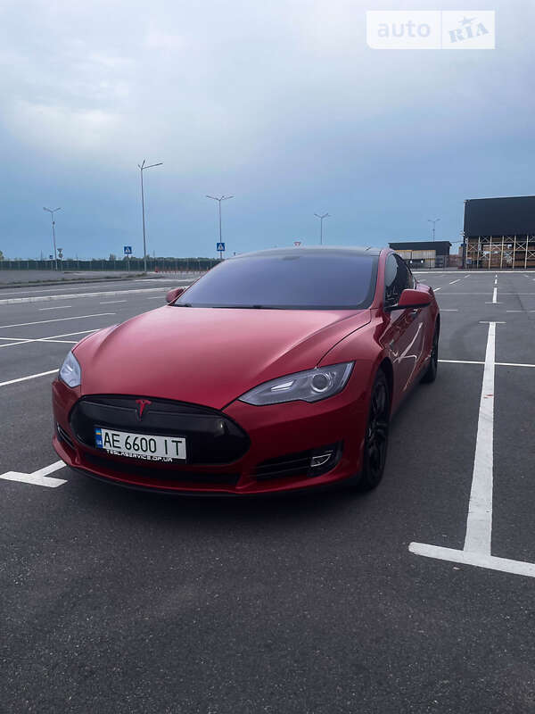 Лифтбек Tesla Model S 2014 в Запорожье