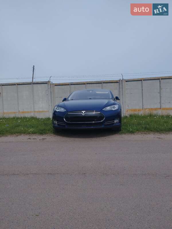 Лифтбек Tesla Model S 2016 в Полтаве