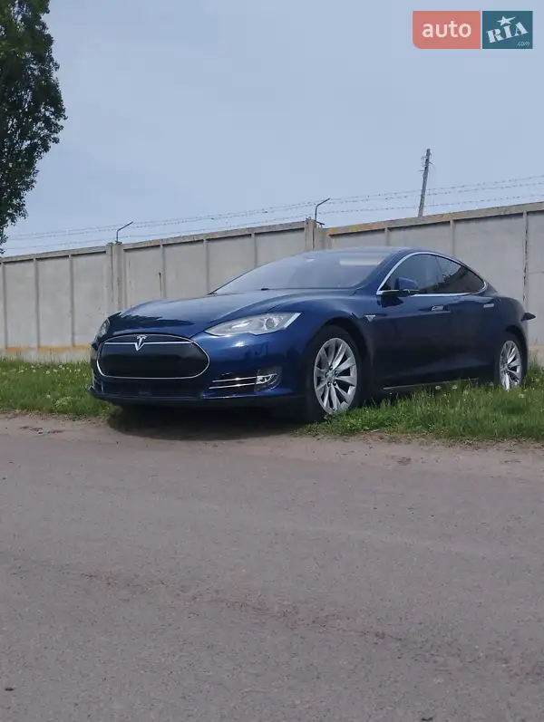 Tesla Model S 2016