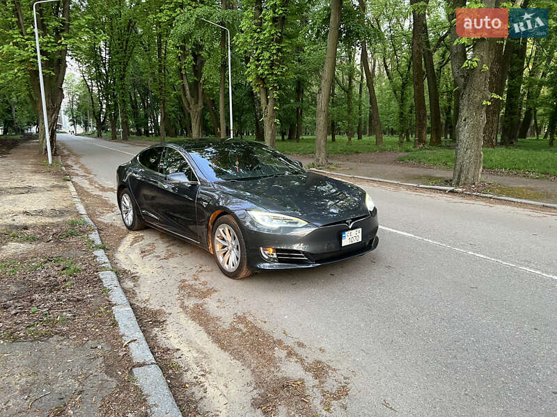 Ліфтбек Tesla Model S 2018 в Чернівцях