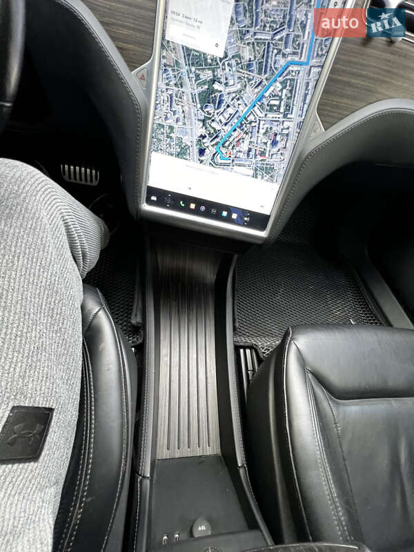 Ліфтбек Tesla Model S 2015 в Харкові