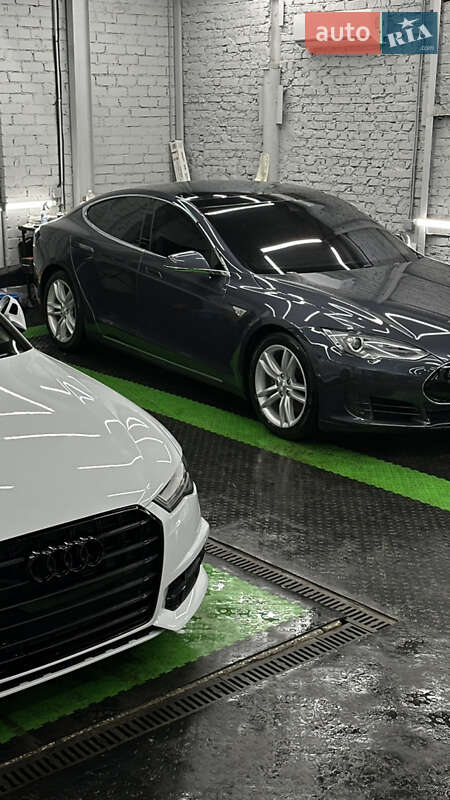 Ліфтбек Tesla Model S 2015 в Харкові