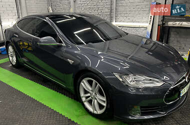 Лифтбек Tesla Model S 2015 в 