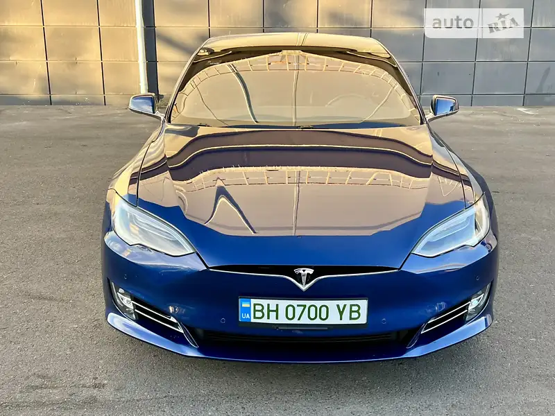 Ліфтбек Tesla Model S 2017 в 