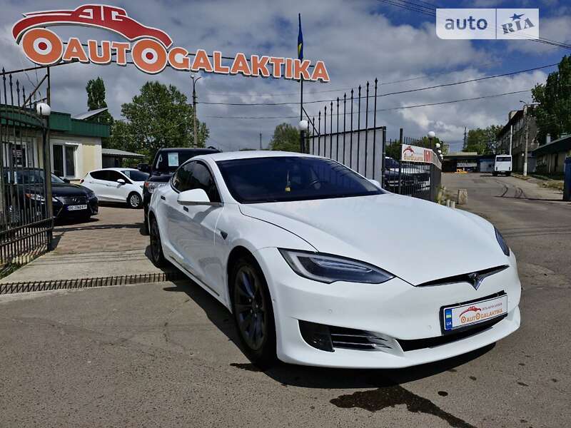 Ліфтбек Tesla Model S 2016 в Миколаєві
