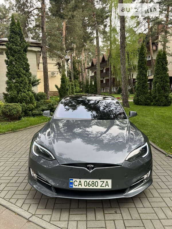 Ліфтбек Tesla Model S 2014 в Черкасах