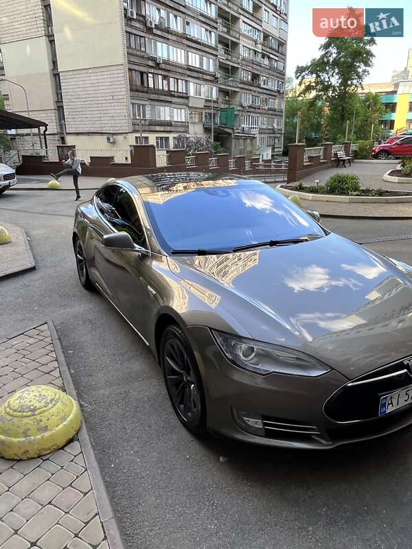 Tesla Model S 2016
