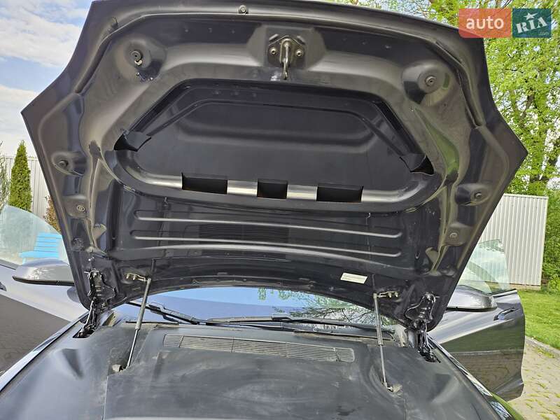 Лифтбек Tesla Model S 2022 в Черновцах