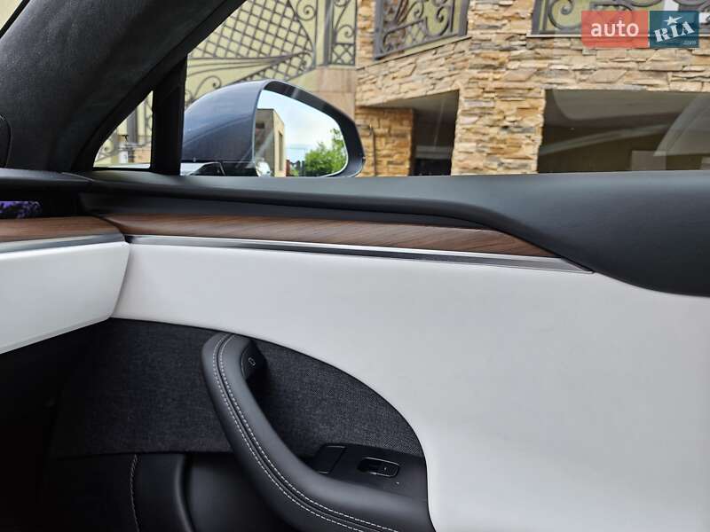 Лифтбек Tesla Model S 2022 в Черновцах