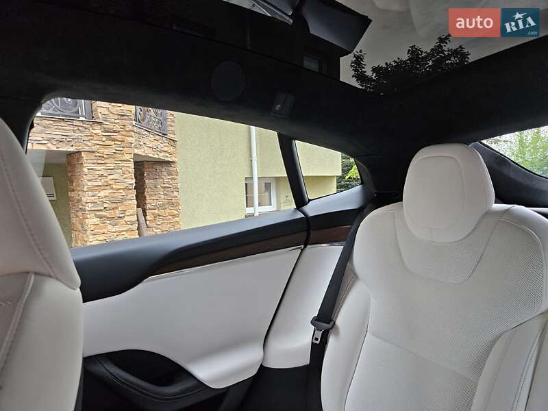 Лифтбек Tesla Model S 2022 в Черновцах