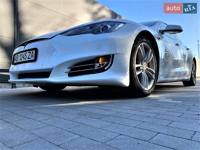 Лифтбек Tesla Model S 2015 в Виннице