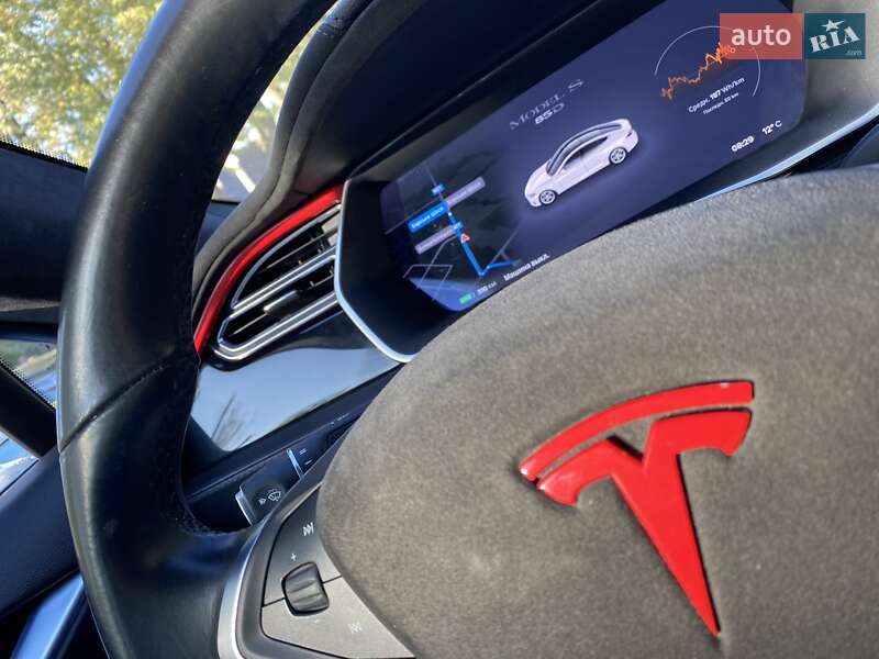 Лифтбек Tesla Model S 2015 в Виннице