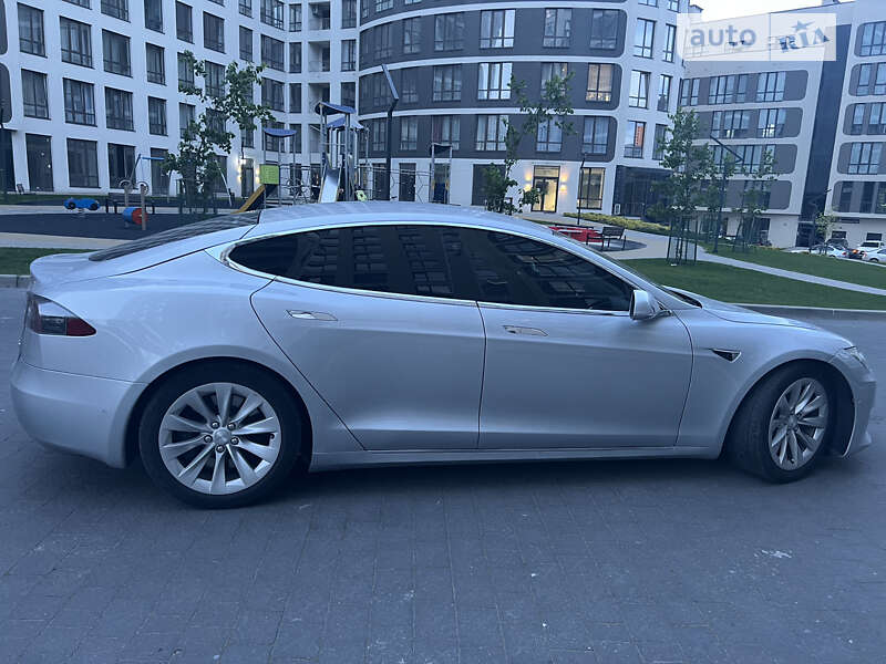 Ліфтбек Tesla Model S 2016 в Львові фото 16 Ліфтбек Tesla Model S 2016 в Львові