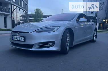 Ліфтбек Tesla Model S 2016 в Львові фото 18 Ліфтбек Tesla Model S 2016 в Львові
