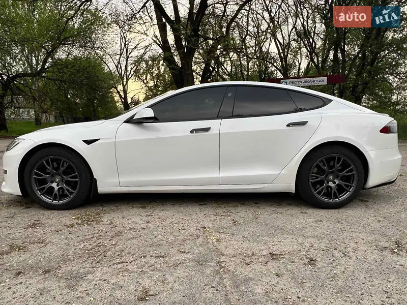 Tesla Model S 2022