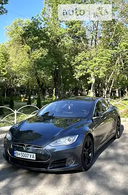 Tesla Model S 2015