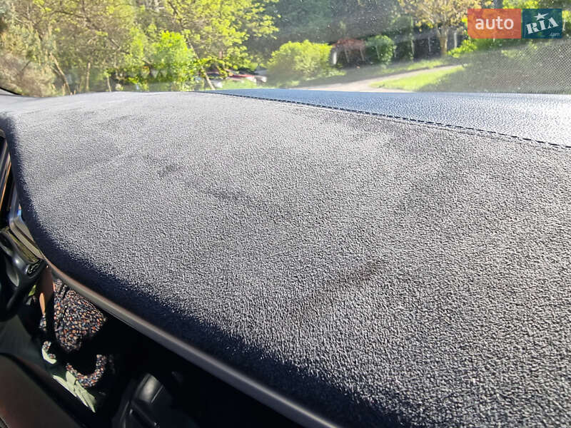 Лифтбек Tesla Model S 2015 в Львове