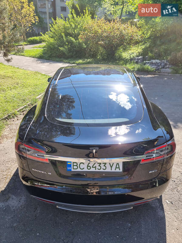 Лифтбек Tesla Model S 2015 в Львове