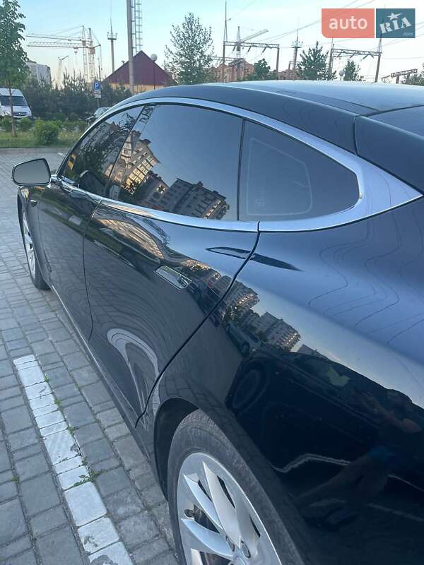 Ліфтбек Tesla Model S 2016 в Івано-Франківську
