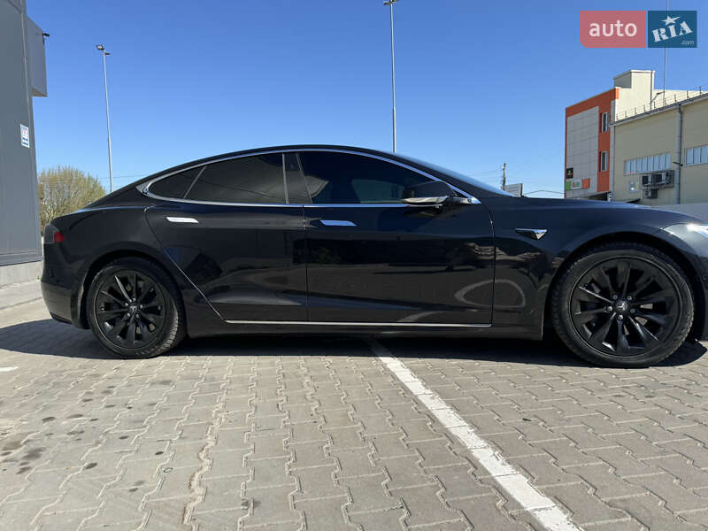Лифтбек Tesla Model S 2018 в Киеве