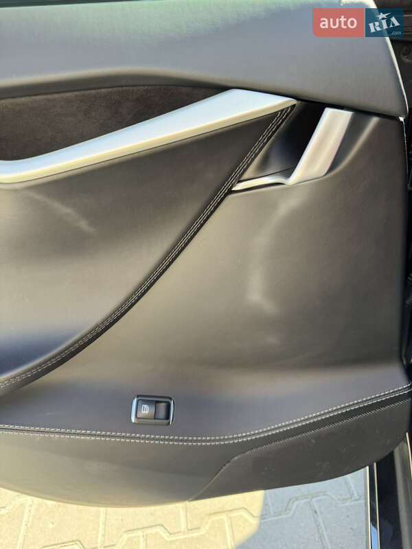 Лифтбек Tesla Model S 2018 в Киеве