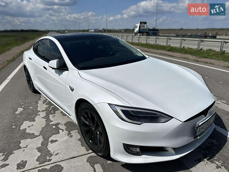 Лифтбек Tesla Model S 2017 в Житомире