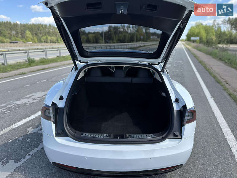 Лифтбек Tesla Model S 2017 в Житомире