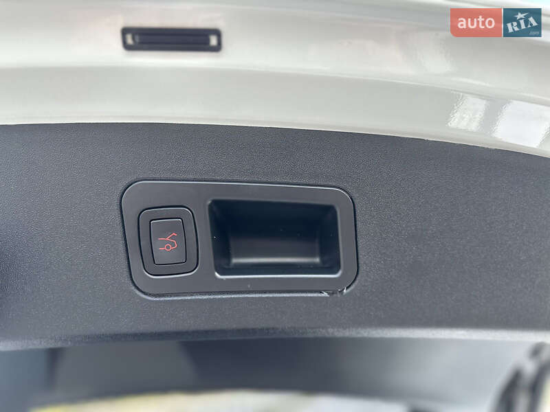 Лифтбек Tesla Model S 2017 в Житомире фото 18 Лифтбек Tesla Model S 2017 в Житомире