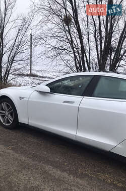 Лифтбек Tesla Model S 2015 в 