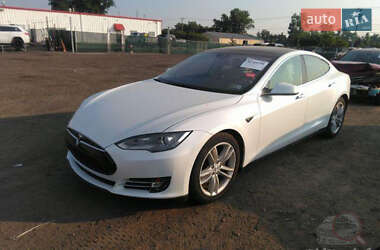 Лифтбек Tesla Model S 2015 в 