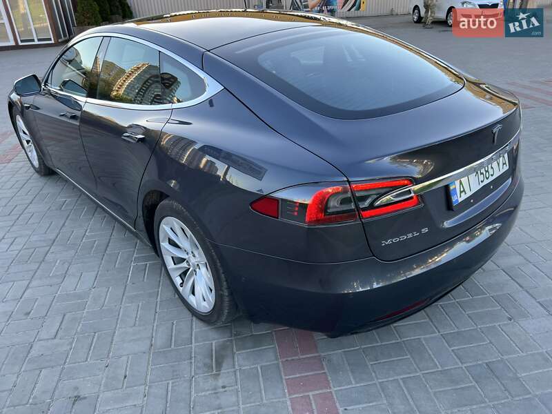 Лифтбек Tesla Model S 2017 в Киеве