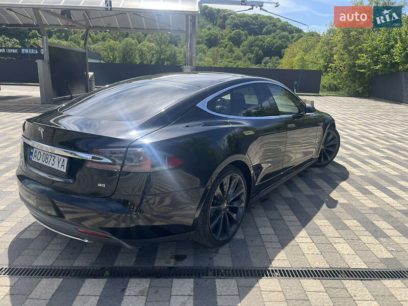 Ліфтбек Tesla Model S 2014 в Сваляві