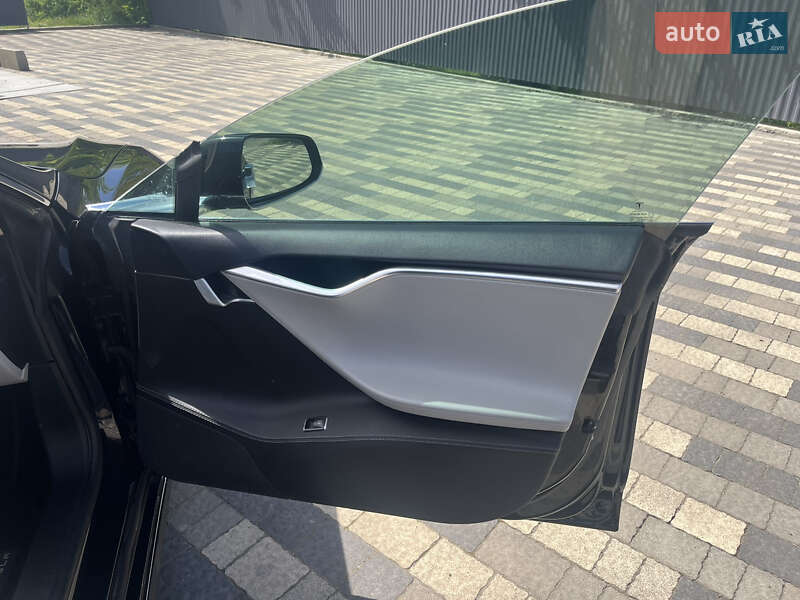 Ліфтбек Tesla Model S 2014 в Сваляві