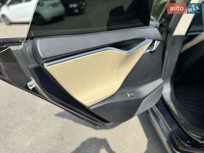 Ліфтбек Tesla Model S 2013 в Житомирі