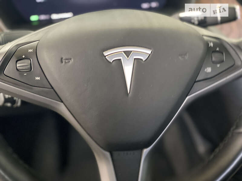 Лифтбек Tesla Model S 2019 в Львове