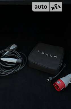 Лифтбек Tesla Model S 2015 в Дубно