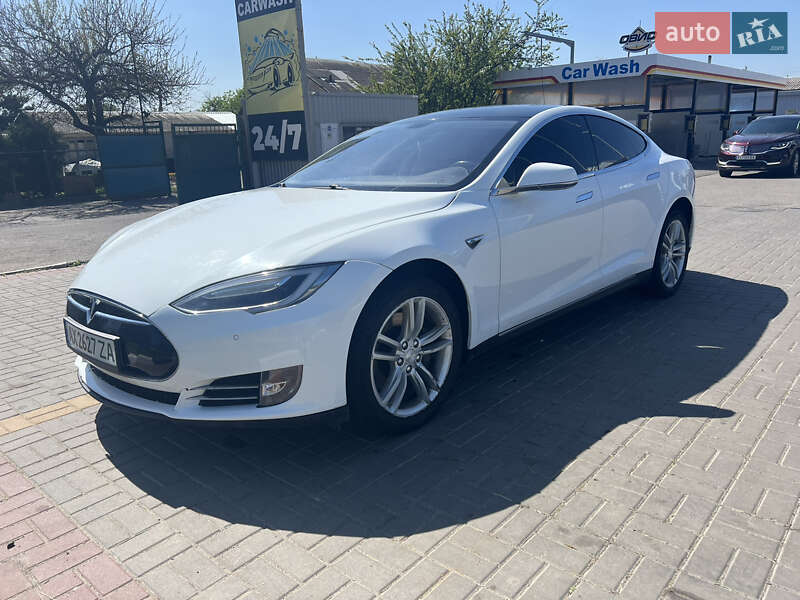 Tesla Model S 2014