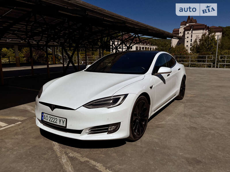 Лифтбек Tesla Model S 2020 в Ужгороде