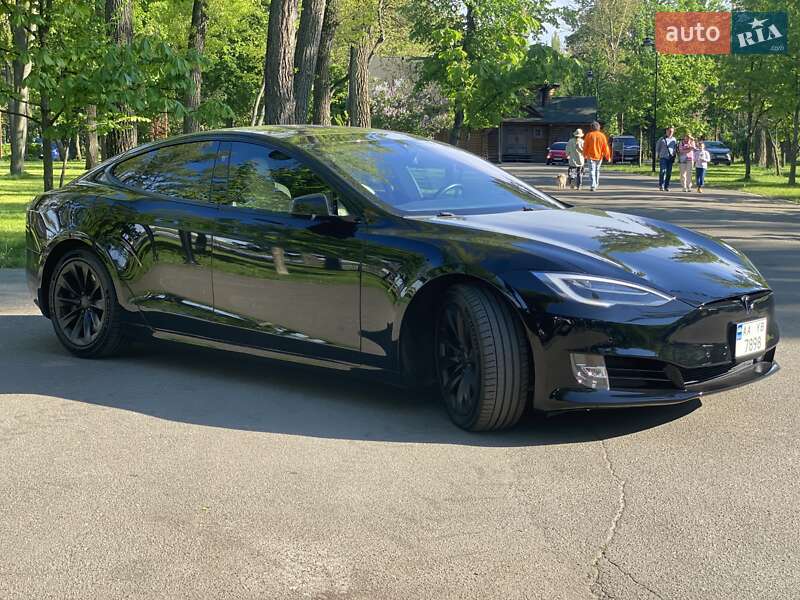 Ліфтбек Tesla Model S 2018 в Києві