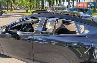 Лифтбек Tesla Model S 2018 в Киеве