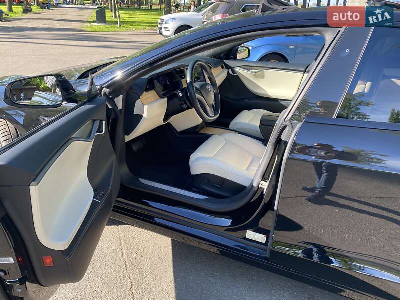 Ліфтбек Tesla Model S 2018 в Києві