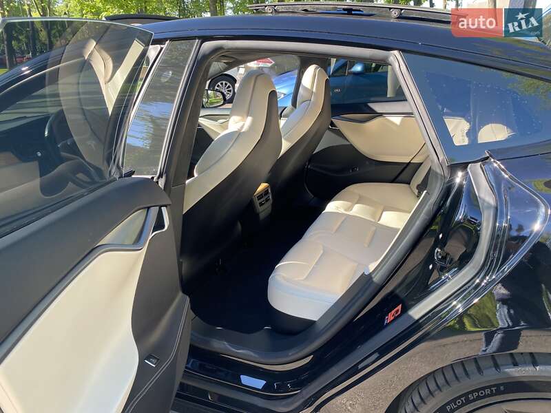 Ліфтбек Tesla Model S 2018 в Києві